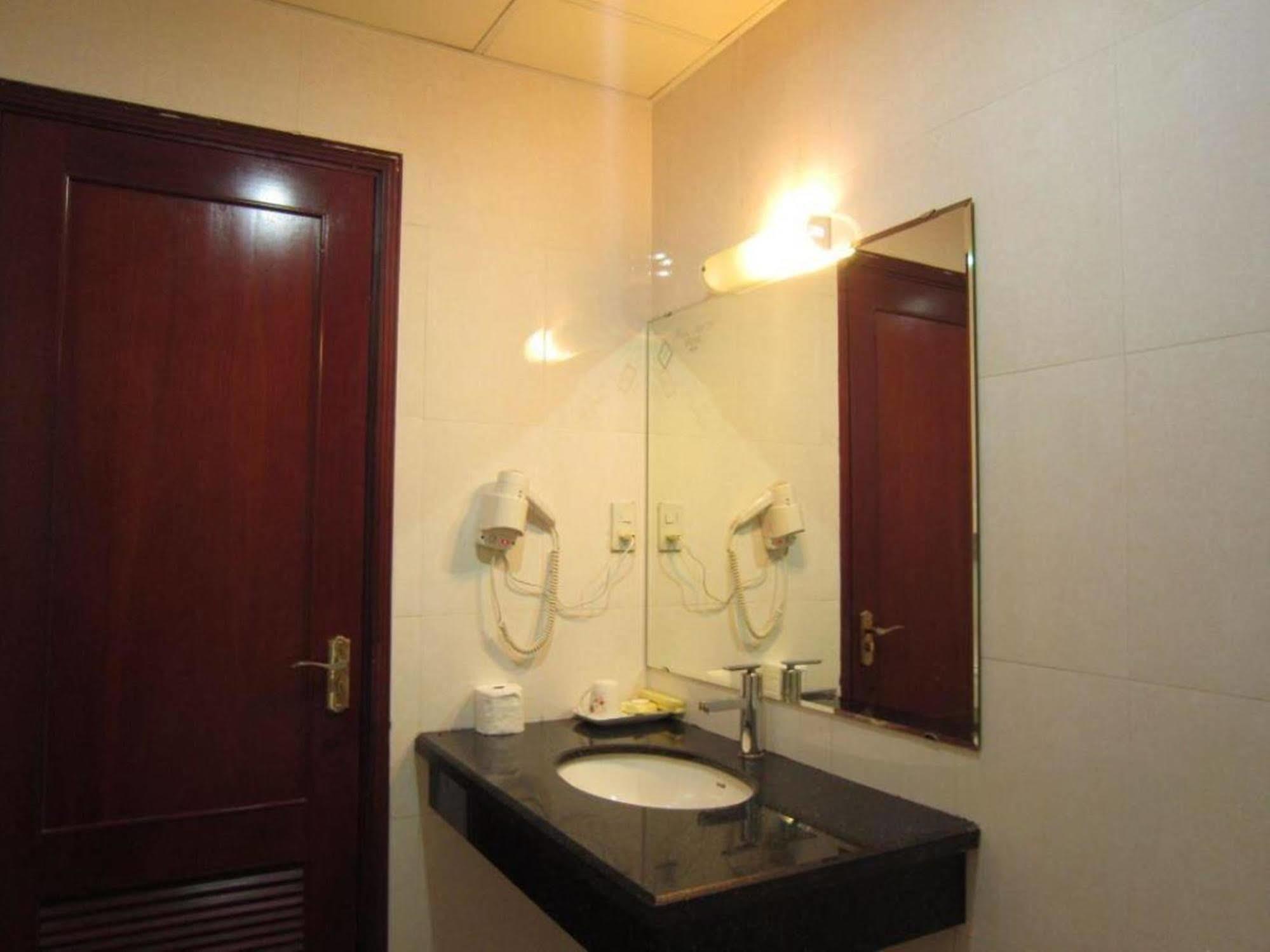 Reddoorz Ruby Star Hotel Truong Dinh Ho Chi Minh-stad Buitenkant foto